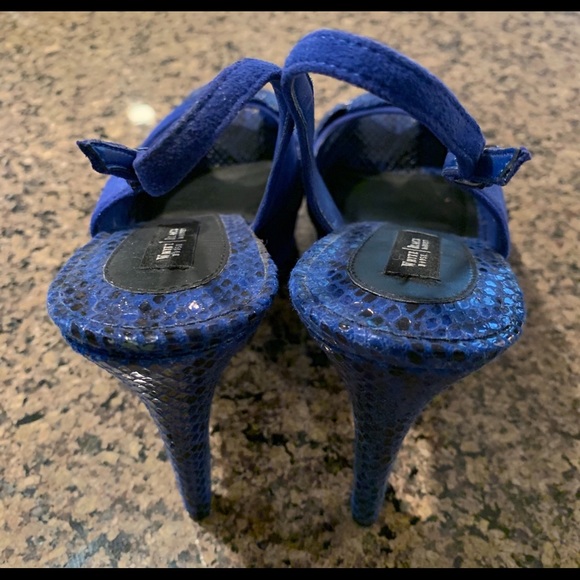 Beautiful blue heels - Picture 3 of 5